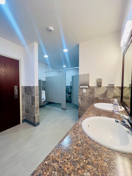 More Photos Of 332 E 3300 S, Salt Lake City Light Distribution For Lease