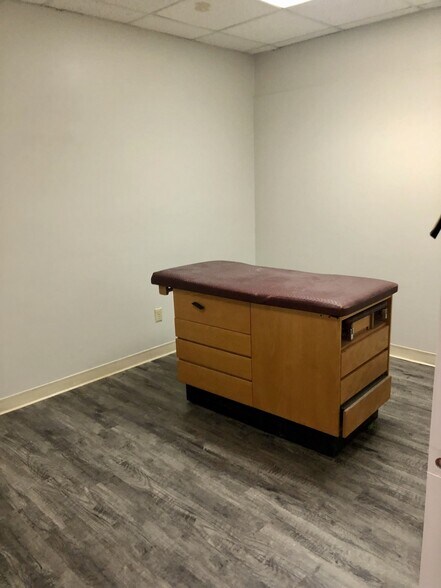 More Photos Of 1900 Kirby Pky, Germantown Medical For Sale