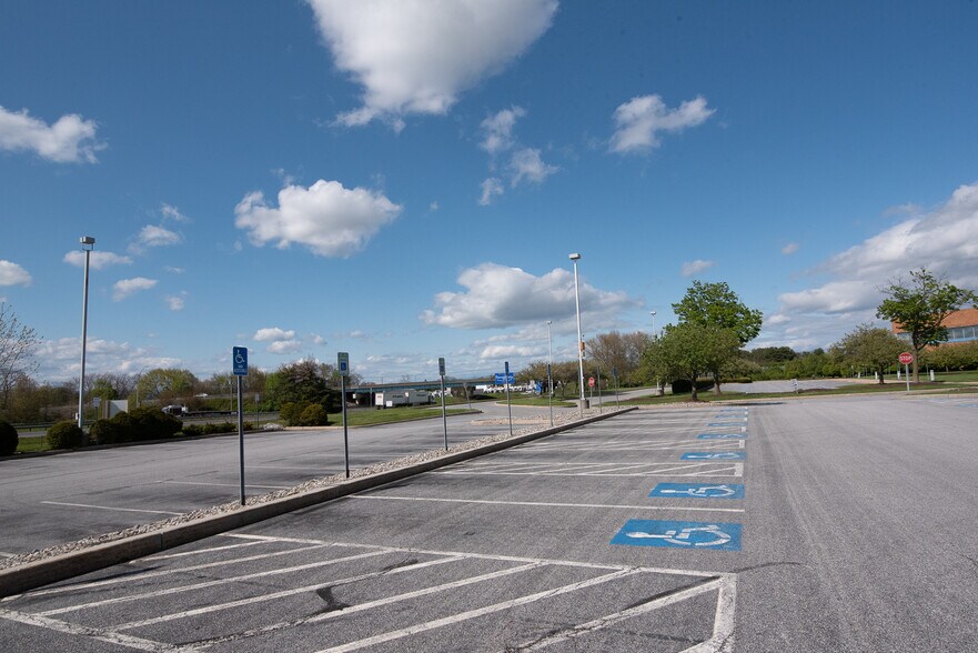 More Photos Of 14700 Citicorp Dr, Hagerstown Office For Sale