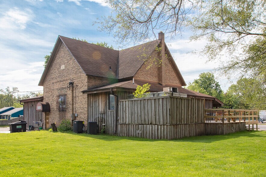 More Photos Of 57968 County Road 7, Elkhart Restaurant For Sale