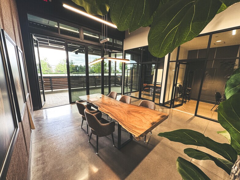 More Photos Of 2121 S Bellview Rd, Rogers Freestanding For Lease