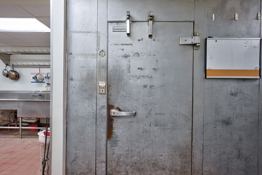 More Photos Of 369 N Palm Canyon Dr, Palm Springs Restaurant For Lease