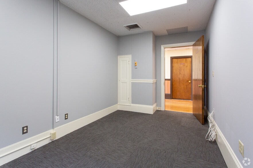 More Photos Of 1 Westinghouse Plz, Hyde Park Office For Lease