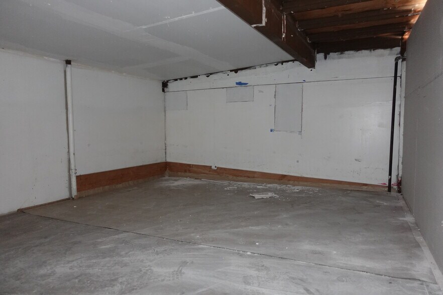 More Photos Of 18334 Eddy St, Northridge Warehouse For Sale