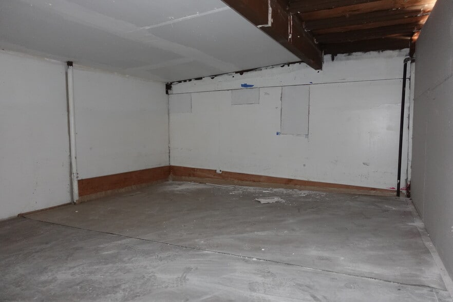 More Photos Of 18334 Eddy St, Northridge Warehouse For Sale