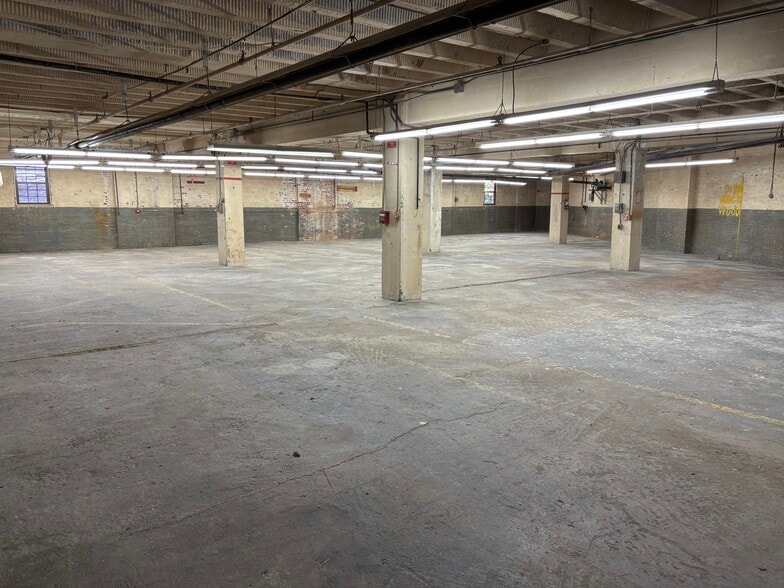 More Photos Of 918 Rickenbach St, Pittsburgh Distribution For Lease