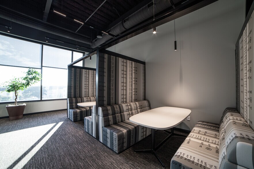 More Photos Of 190 TC Jester Blvd, Houston Office For Lease