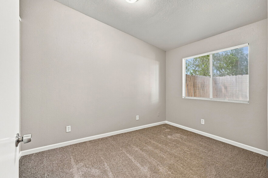 More Photos Of 1262 N Marks Ave, Fresno Apartments For Sale