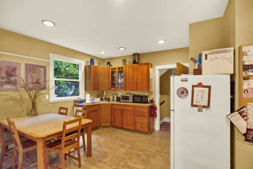 More Photos Of 1016 SE 12th Ave, Portland Office For Sale