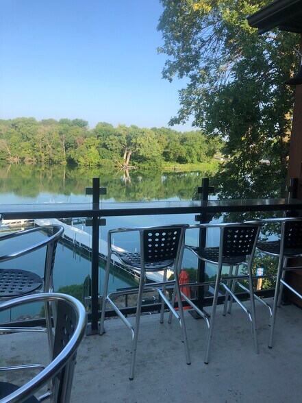 More Photos Of 501 Lake Ave, Fairmont Restaurant For Sale