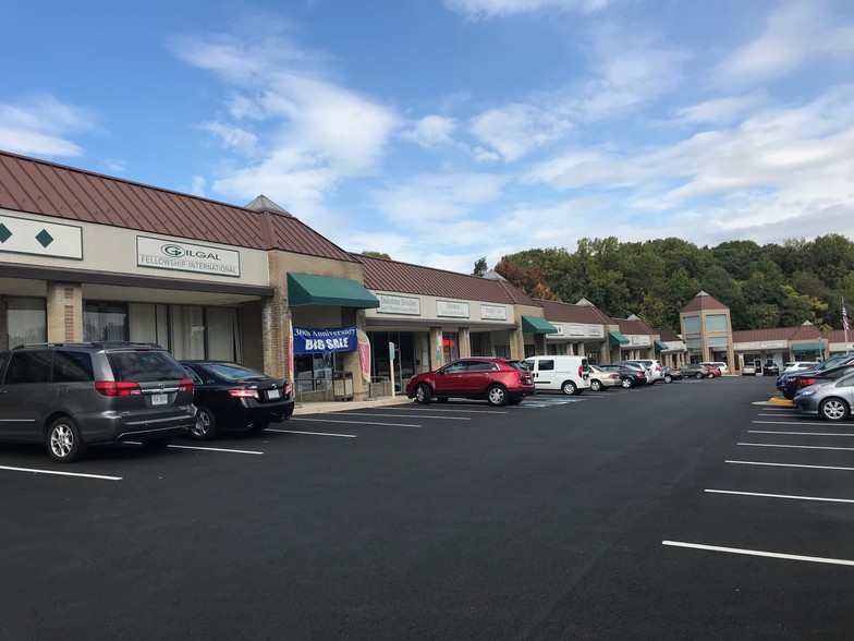 Primary Photo Of 12584-12800 Darby Brook Ct, Woodbridge Unknown For Lease