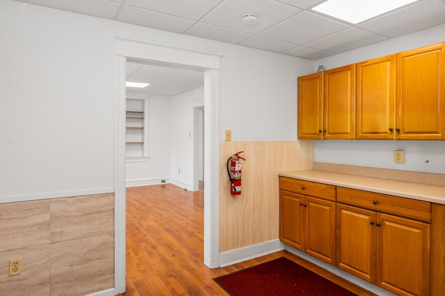 More Photos Of 3519 E Main St, Morgantown Office Residential For Lease