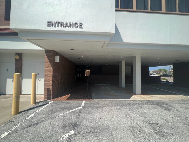 More Photos Of 420 Tamiami Trl S, Venice Medical For Sale
