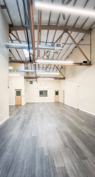 More Photos Of 820 SE Washington St, Portland Industrial For Lease