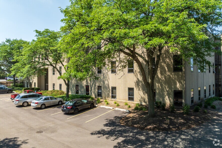 More Photos Of 1250 S Grove Ave, Barrington Office For Lease