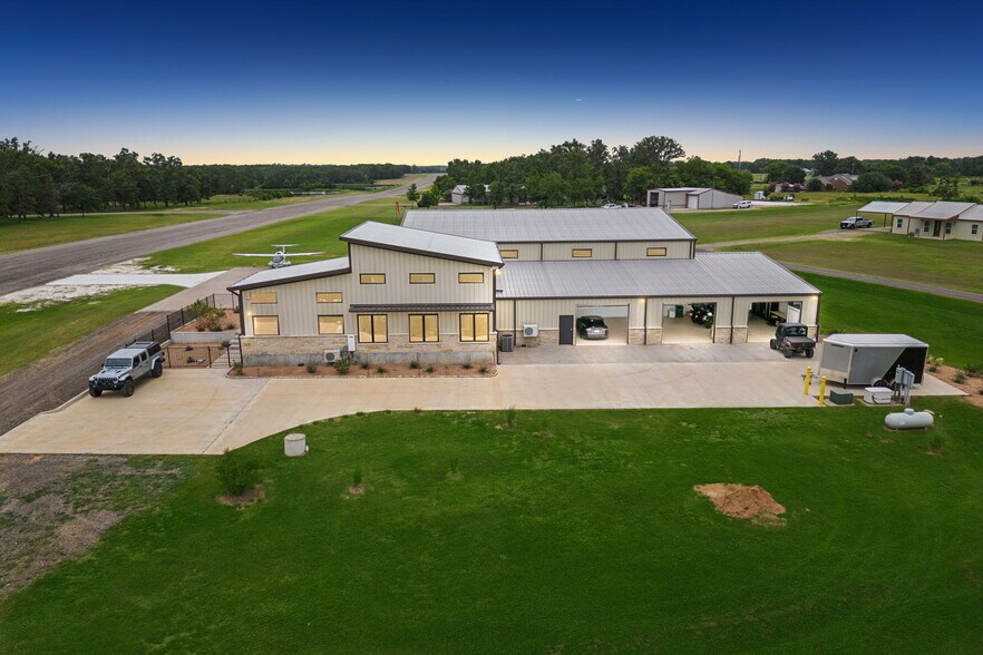 More Photos Of 863 VZ County Road 1508, Van Airplane Hangar For Sale
