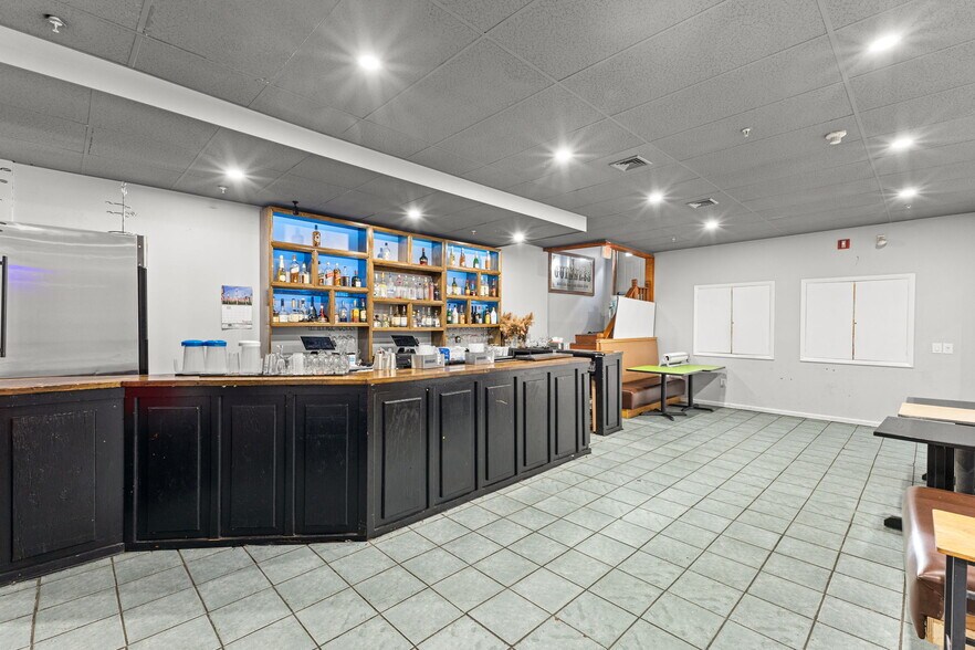 More Photos Of 1615-1623 Acushnet Ave, New Bedford Restaurant For Sale