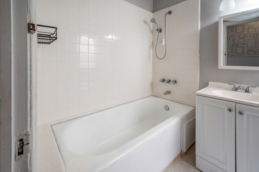 More Photos Of 1620 California Ave, Santa Monica Apartments For Sale