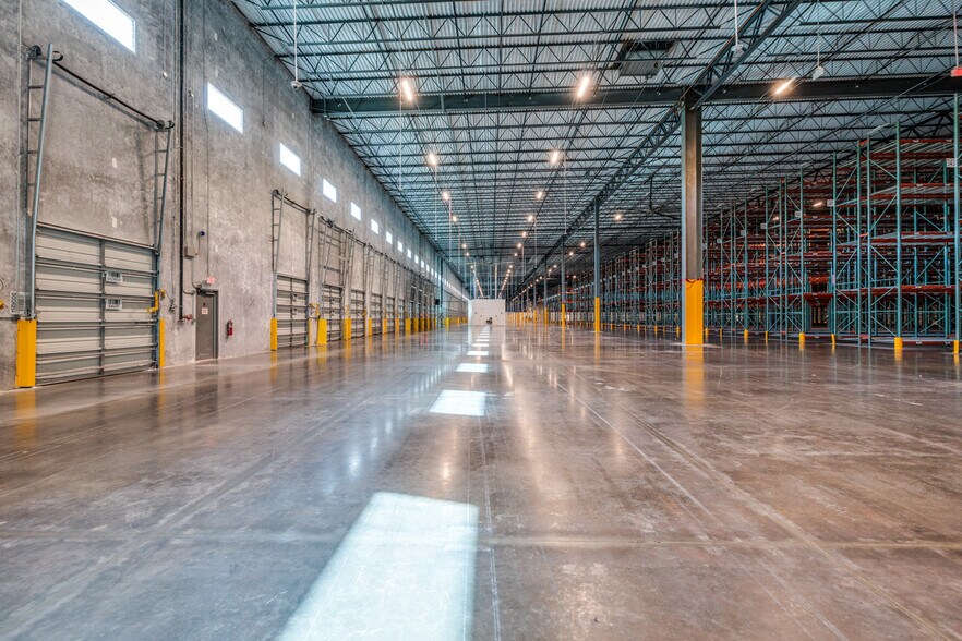 More Photos Of 8401 State Road 33 N, Lakeland Distribution For Lease