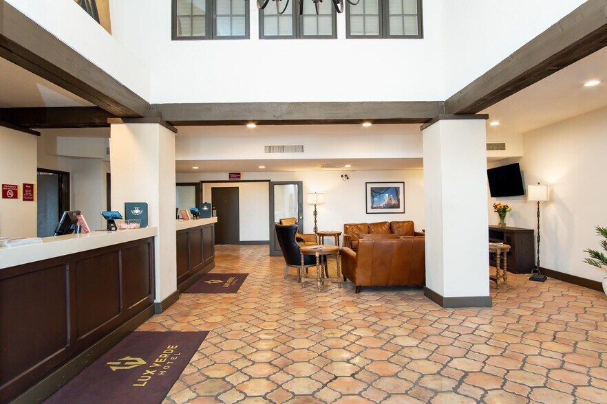 More Photos Of 301 W State Route 89A, Cottonwood Hotel For Sale