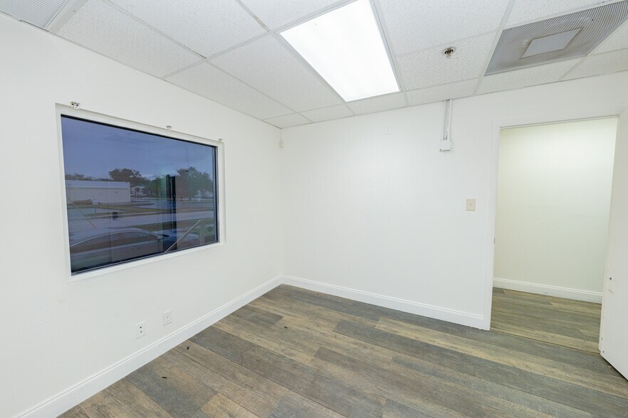More Photos Of 4095 N 28th Way, Hollywood Warehouse For Lease