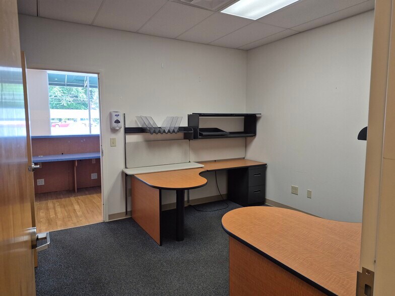 More Photos Of 942 Cherry St, Blanchester Unknown For Lease