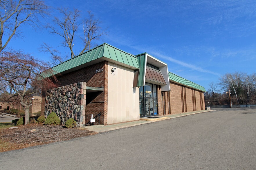 Primary Photo Of 25180 Lahser Rd, Southfield Business Park For Sale
