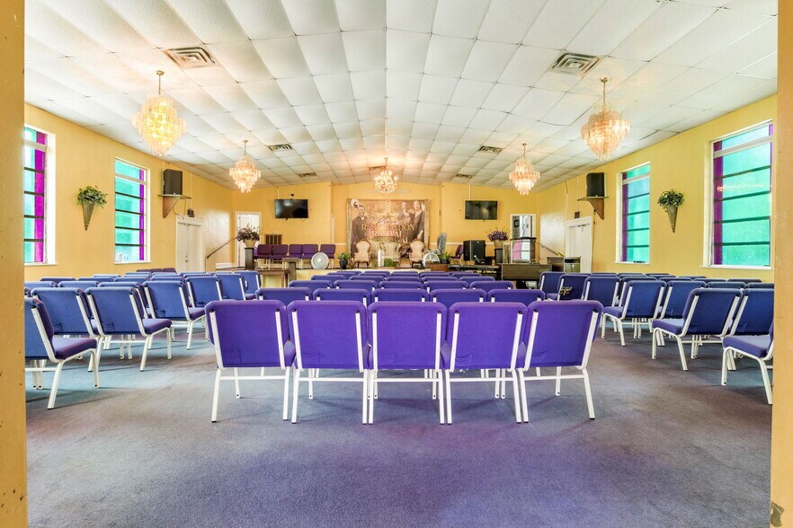 More Photos Of 900 W Cervantes St, Pensacola Religious Facility For Sale