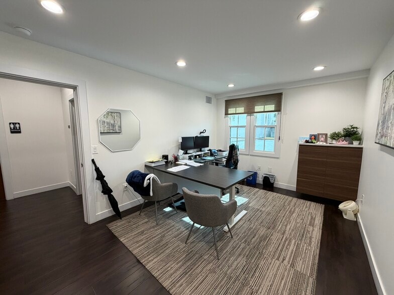 More Photos Of 390 E Walnut St, Pasadena Office For Lease