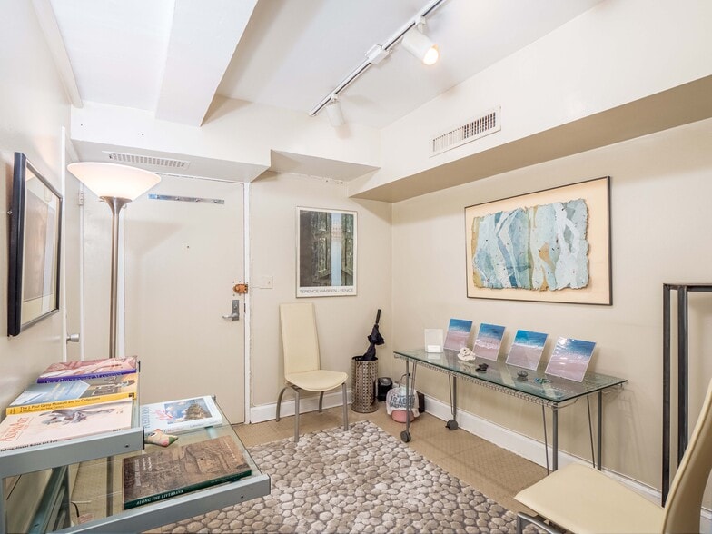 More Photos Of 20-28 E 68th St, New York Apartments For Lease