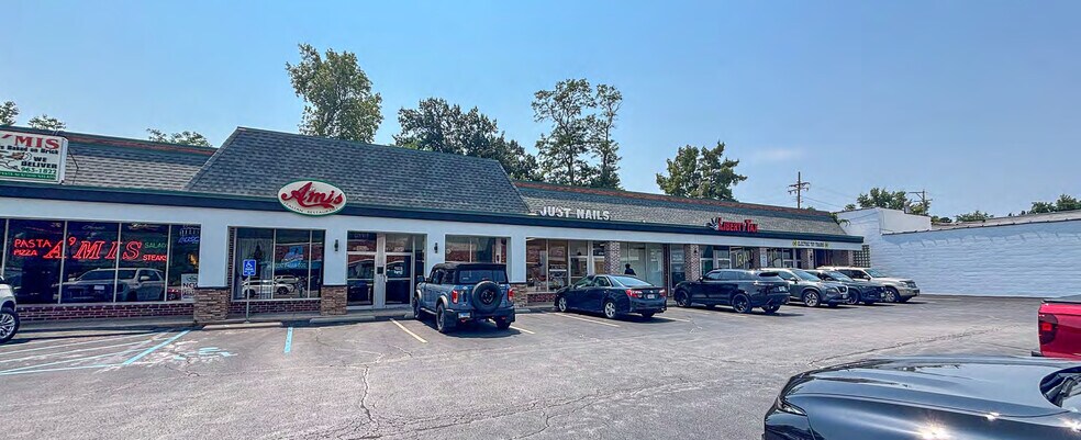 More Photos Of 9814-9833 Manchester Rd, Saint Louis Unknown For Lease