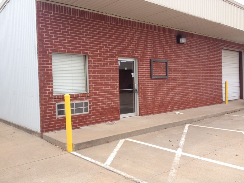 More Photos Of 1408 S Fretz Ave, Edmond Industrial For Sale