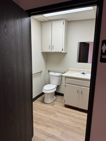 More Photos Of 2400 Lakeview Dr, Amarillo Office For Sale