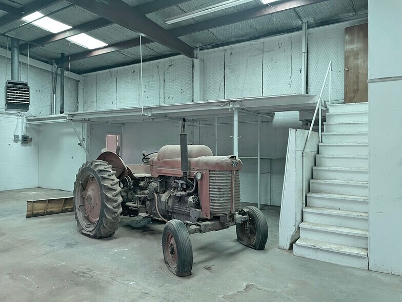 More Photos Of 504 SW 2nd St, Dimmitt Warehouse For Sale