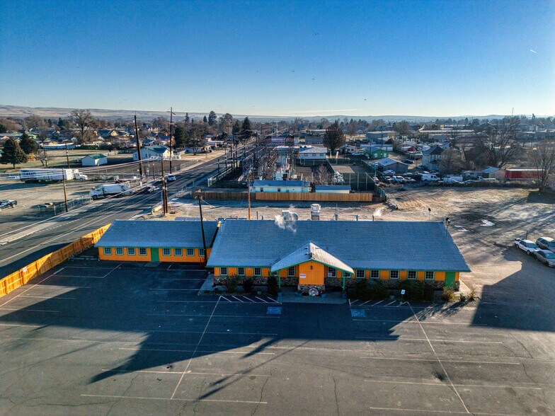 More Photos Of 410 Yakima Valley Hwy, Sunnyside General Retail For Sale