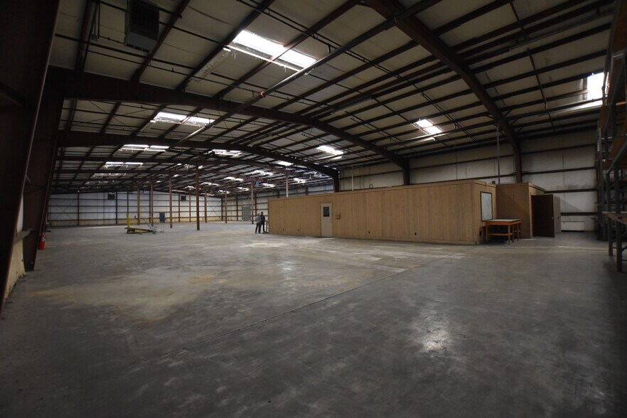 More Photos Of 200 Powercorp Dr, Chattanooga Manufacturing For Lease