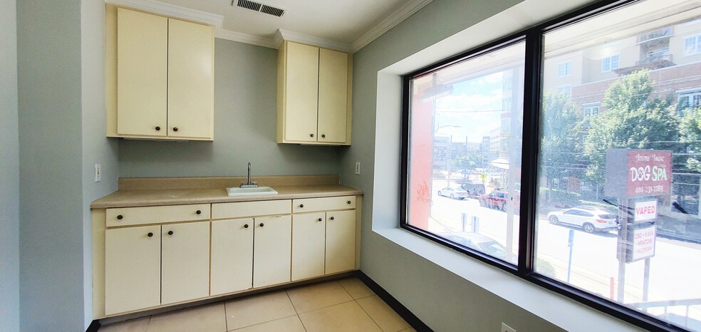 More Photos Of 324 E Paces Ferry Rd NE, Atlanta Storefront Retail Office For Lease