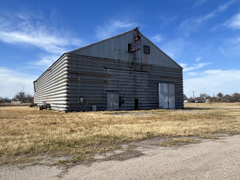 Primary Photo Of 518 E Market, Sinton Industrial For Sale