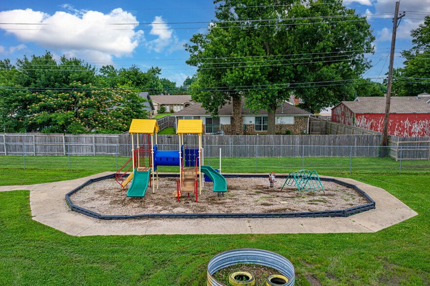 More Photos Of 8730 E Skelly Dr, Tulsa Religious Facility For Sale