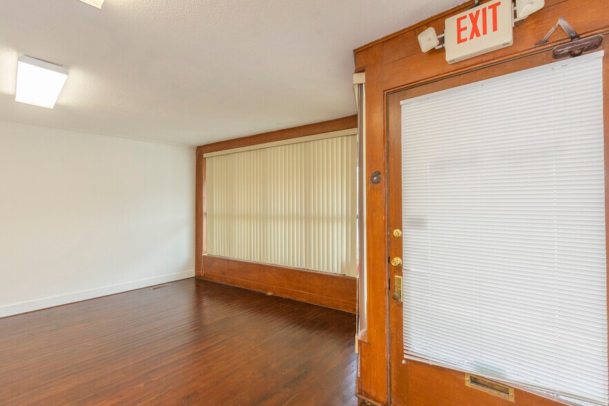 More Photos Of 1005 N Main St, Anderson Freestanding For Lease