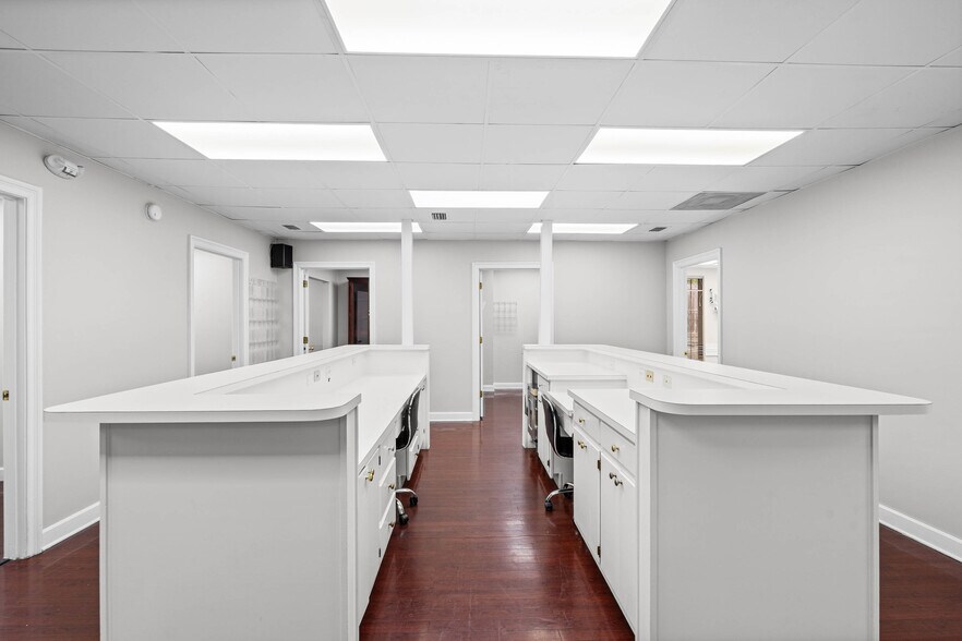 More Photos Of 3664 College Ln S, Mobile Medical For Sale