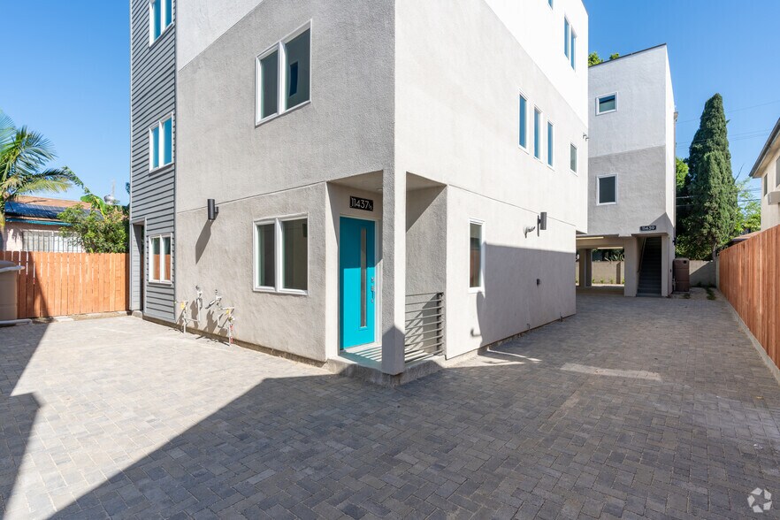 More Photos Of 11437 Hatteras St, North Hollywood Apartments For Sale