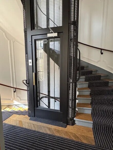 More Photos Of 85 Rue Taitbout, Paris Office For Sale