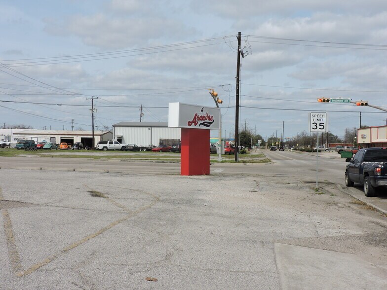 More Photos Of 2828 Southmore Ave, Pasadena Restaurant For Lease