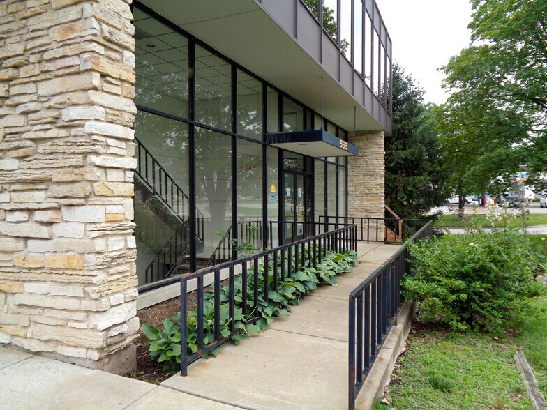 More Photos Of 558 Gravois Rd, Fenton Office For Lease