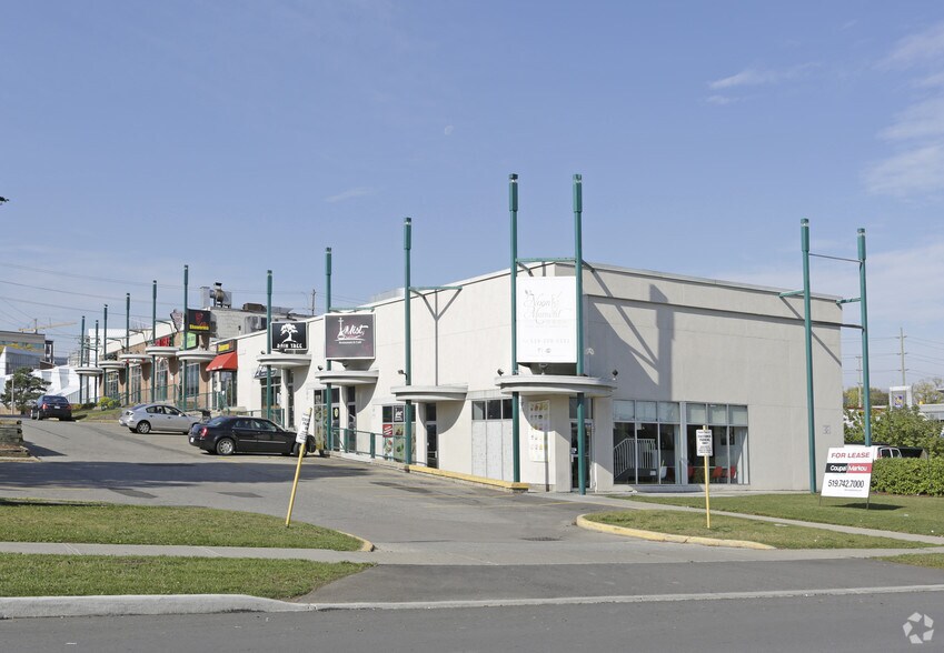 Primary Photo Of 210-220 King St N, Waterloo General Retail For Lease