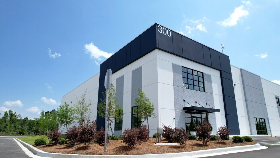 More Photos Of Veterans Parkway, Savannah Unknown For Lease