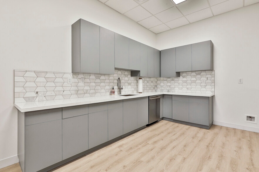 More Photos Of 6-8 E Court Sq, Newnan Medical For Lease