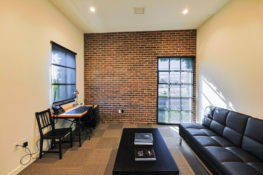 More Photos Of 5009 Exposition Blvd, Los Angeles Warehouse For Sale