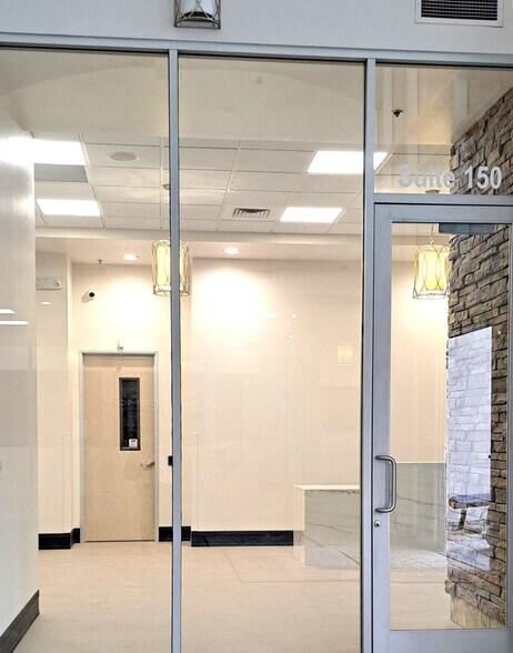 More Photos Of 100 Old River Rd, Bakersfield Medical For Lease